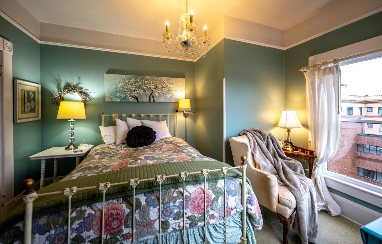 Clementine's & Vacation Bed & Breakfast