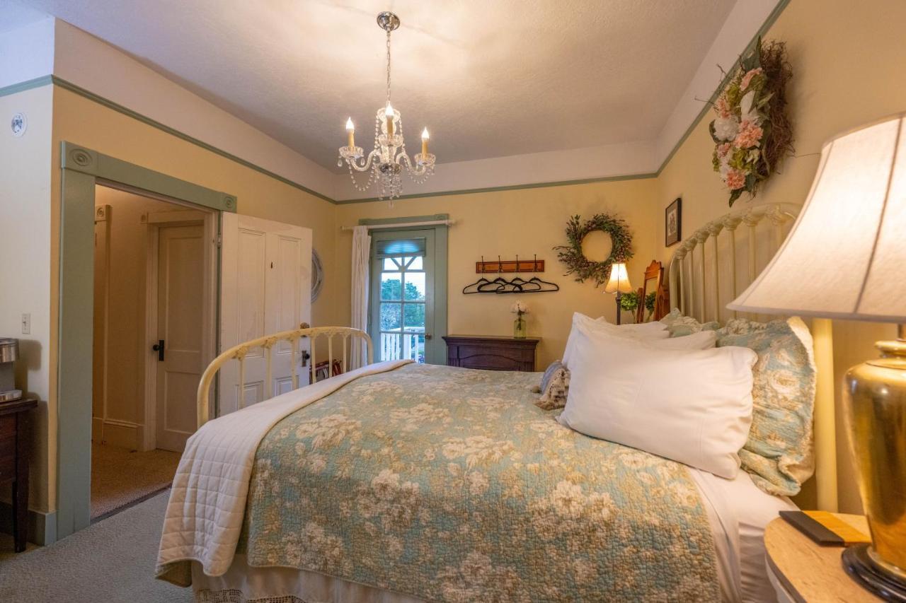 Clementine's & Vacation Bed & Breakfast Astoria